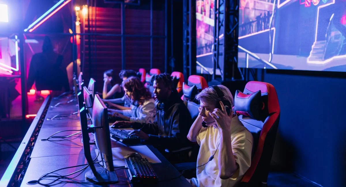 Comment les algorithmes d'intelligence artificielle dans le gaming créent des mondes qui s'adaptent à chaque joueur ?