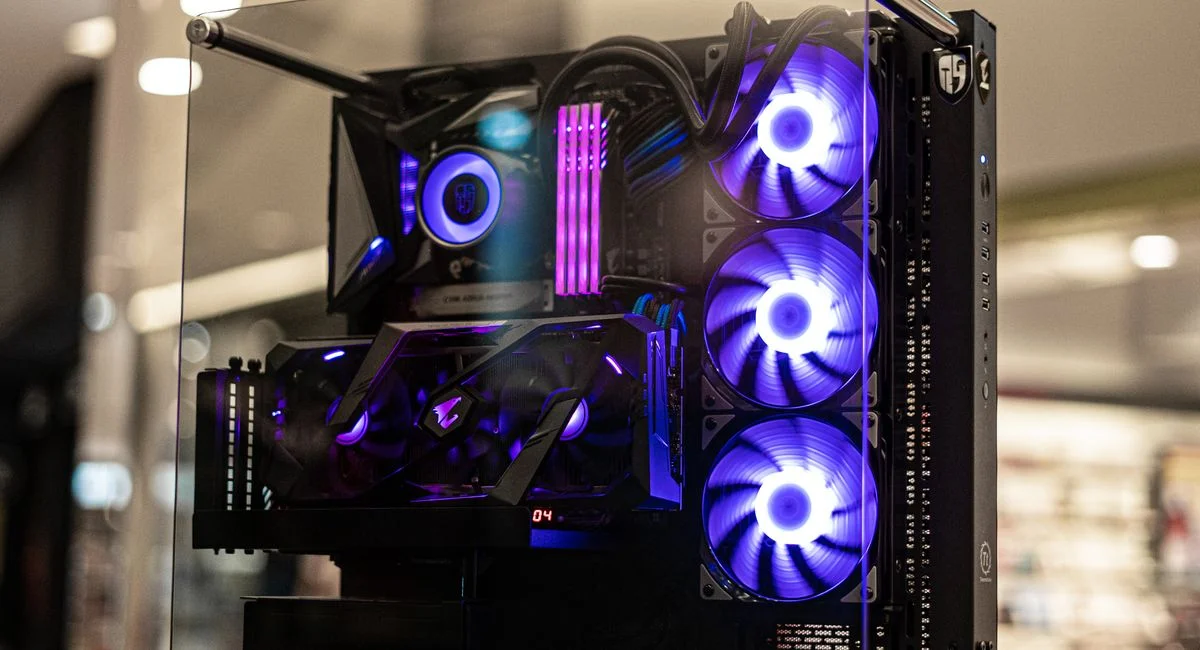 La carte mère ASUS ROG strix x870E-E gaming wiFi fait-elle vraiment la différence face à ses concurrents, ou paie-t-on surtout la marque
