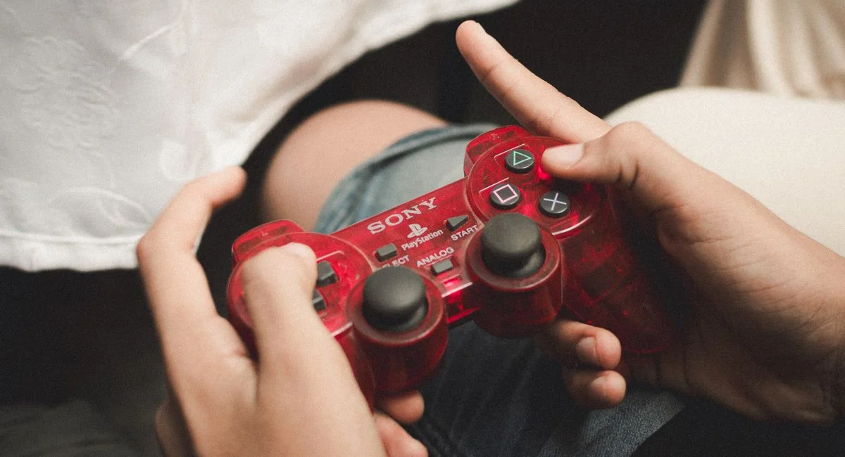 Les boutiques de collection pour passionnés de retrogaming redéfinissent l'accès aux consoles vintage et aux jeux cultes