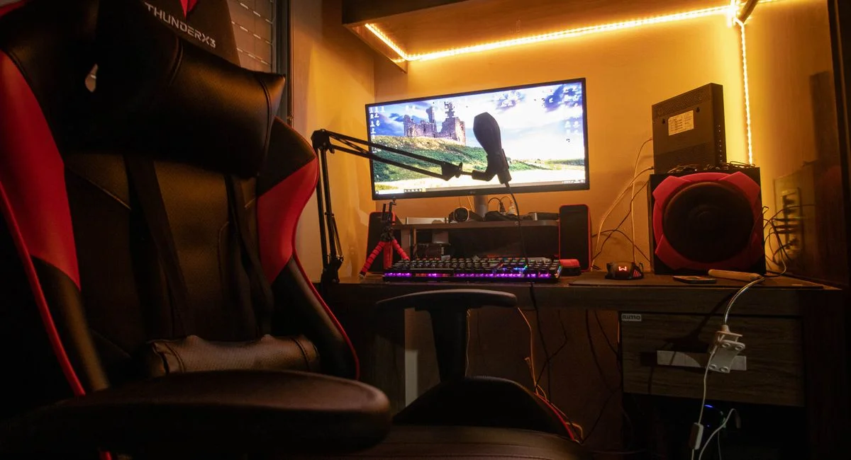 Choisir le bon fond d'écran pour ton PC gaming : résolutions, styles et installation en 5 minutes