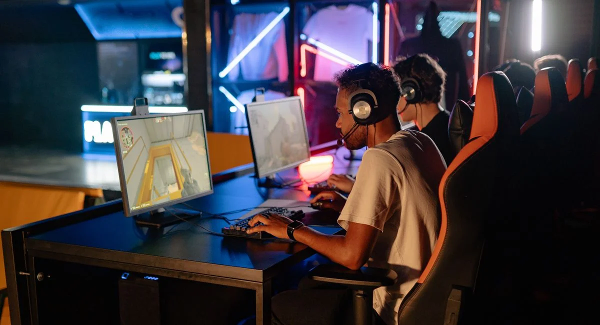 Comment les notes de la presse fragmentent le jugement sur le dernier jeu d'action en 2025 ?