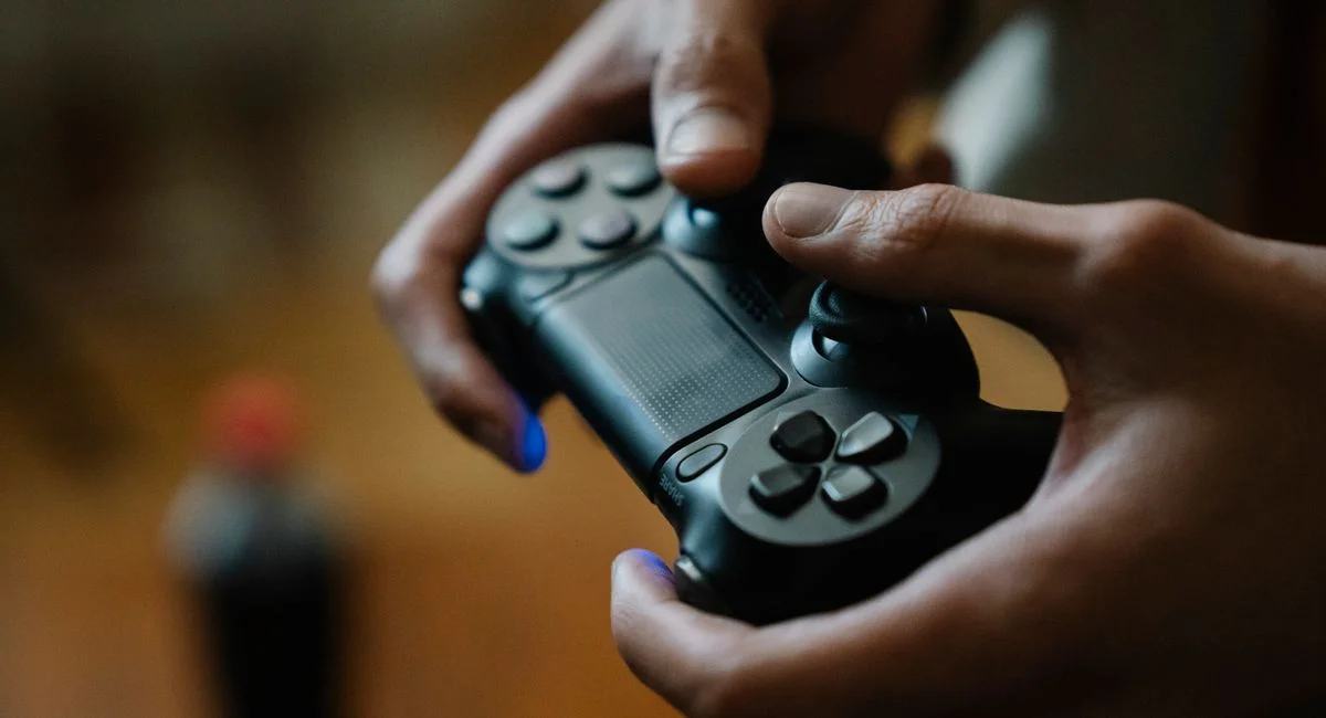 Les notes de la presse sur les derniers jeux d'action révèlent des divergences saisissantes entre critiques francophones et internationales