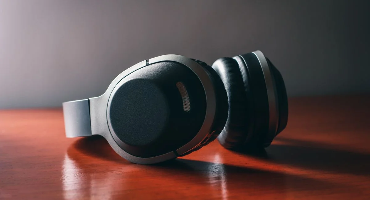 La qualité spatiale du son casque audio sans fil immersif repose sur bien plus que le marketing : découvrez les 5 critères technologiques qui font la différence.