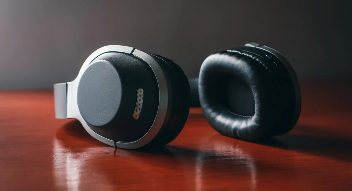 Les casques audio immersifs sans fil révolutionnent l'expérience d'écoute grâce à une qualité spatiale du son enfin accessible au grand public