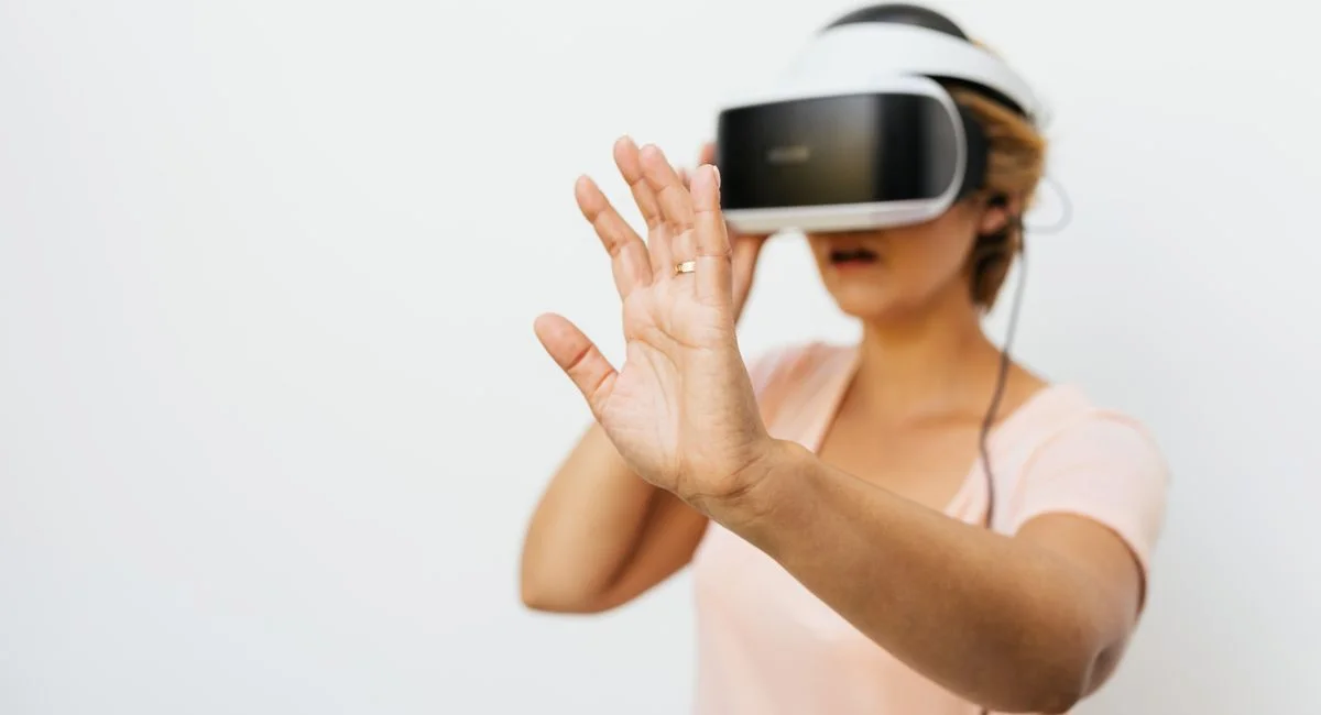 Les technologies des mondes virtuels et expériences immersives façonnent aujourd'hui une nouvelle frontière entre le réel et le numérique